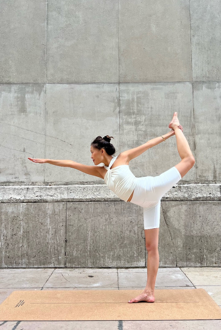 This short is designed to help you move and to be free in your postures to give you that stretch. Folded on the hem, to avoid any cutting in your thighs ;-)