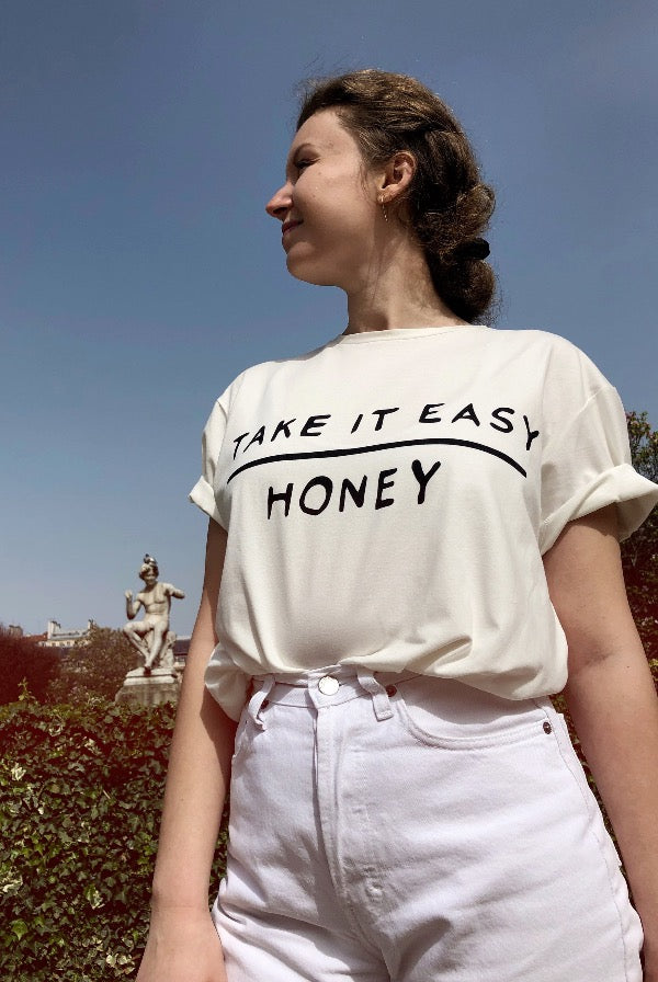 This T-shirt is a must-have in every wardrobe. Wear it on your way to yoga, during your yoga class, and on your way home from yoga. What we love most about this T-shirt is how versatile it is!