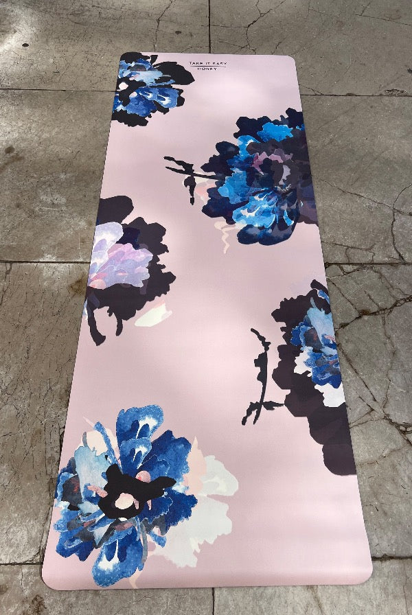 The Take It Easy Honey yoga mat is designed to make you move with ease and flow through your yoga practice. Whether you practice Bikram Yoga, Yin Yoga, Strala Yoga, Ashtanga Yoga, or any other style of yoga this mat can be used. Our mats are naturally eco-friendly, non-toxic, and come in two gorgeous designs.