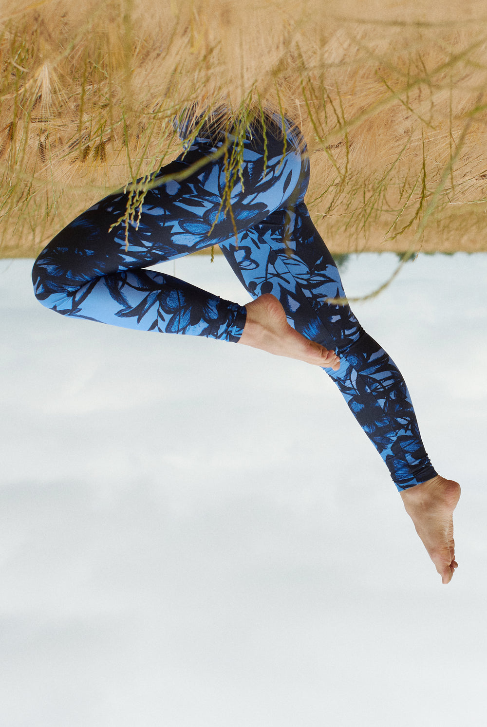 Experience the beauty of nature on your legs with these hand-painted flower leggings. Made with high-quality, breathable materials, these leggings will feel like a second skin. Each pair is hand-painted with intricate floral designs and made by hand in Paris, ensuring that no two are alike. Perfect for yoga, dance or everyday wear, these leggings will add a touch of elegance and uniqueness to any outfit.