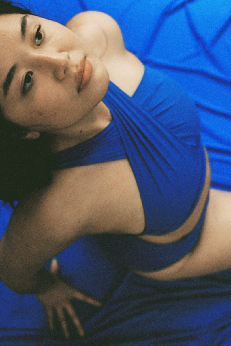 The Draped top is designed with the 50s in mind, and we promise you that this top will bring some extra elegance and beauty into your yoga practice and your everyday life.