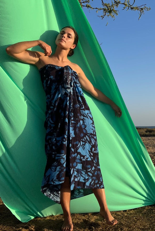 We are sure you will fall in love with this Pareo, you can use it in so many ways, as a dress, skirt or top during holidays and hot summer days. The Pareo is made from viscose printed in Italy with our handpainted prints.