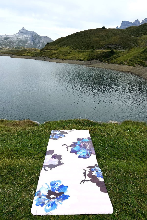 The Take It Easy Honey yoga mat is designed to make you move with ease and flow through your yoga practice. Whether you practice Bikram Yoga, Yin Yoga, Strala Yoga, Ashtanga Yoga, or any other style of yoga this mat can be used. Our mats are naturally eco-friendly, non-toxic, and come in two gorgeous designs.